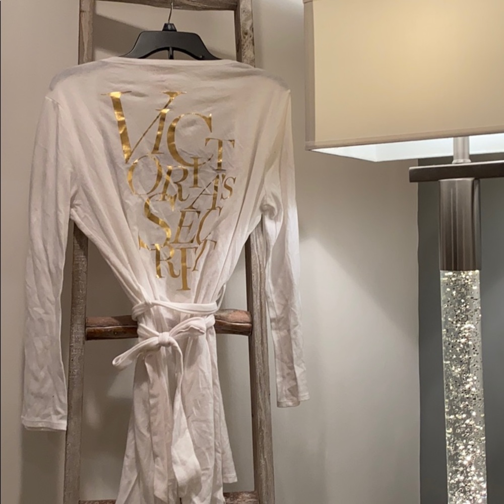 VICTORIA’S SECRET ROBE